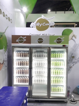 อาปาเช่ เดลี่คูล จำกัด | ผลงาน เช่าตู้แช่, เช่าตู้แช่ออกบูธ, เช่าตู้แช่เค้ก, เช่าตู้แช่แข็ง, เช่าตู้แช่ออกอีเวนท์